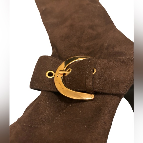 Stunning Knee High Size 7 Suede Brown Boots with Gold Buckle and 3 inch heel - Picture 2 of 5